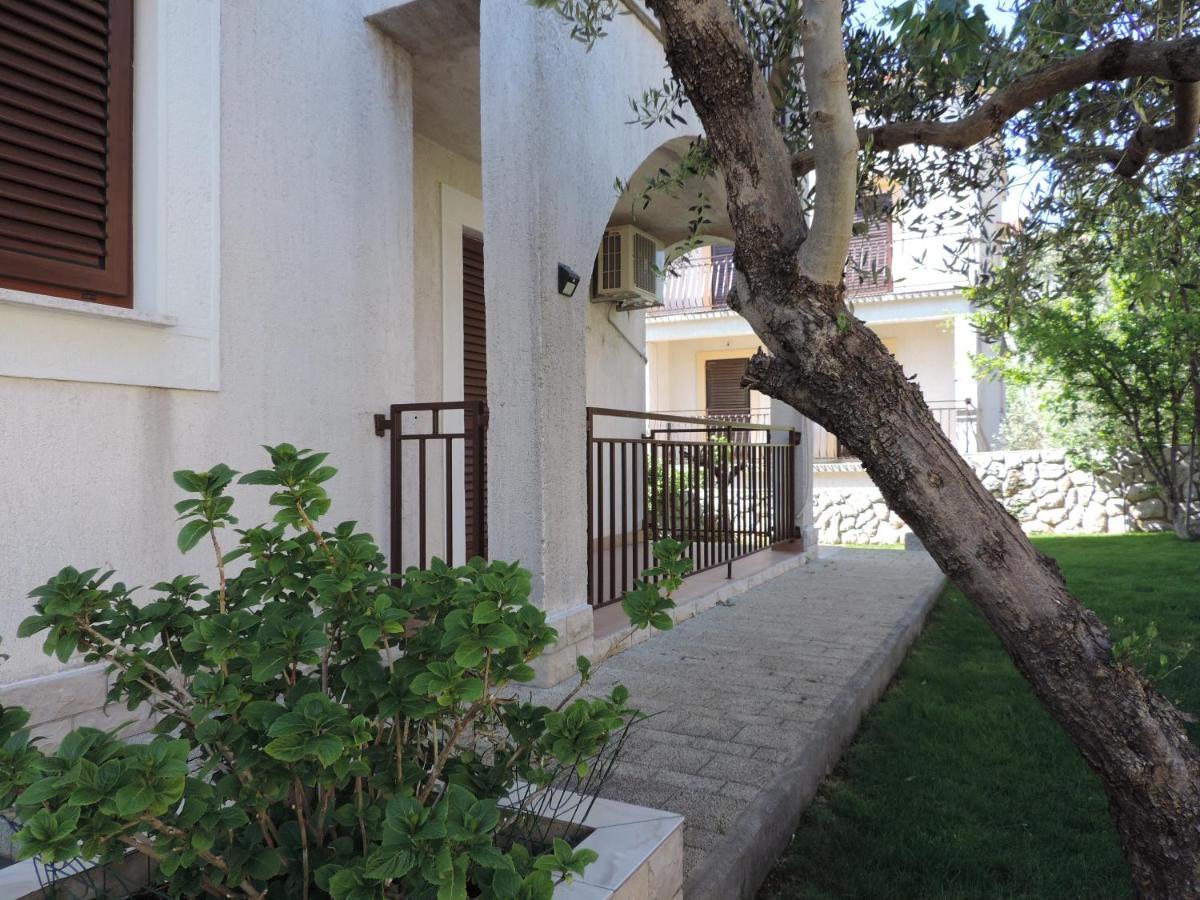 Apartmani Antica Cres Esterno foto