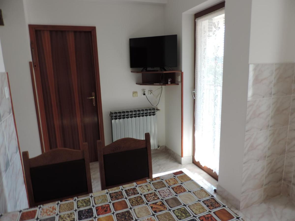 Apartmani Antica Cres Esterno foto